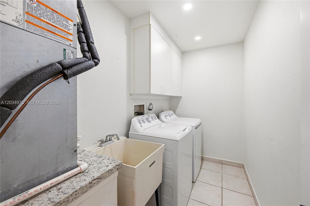 En Venta: $795,000 (4 camas, 2 baños, 2347 Pies cuadrados)