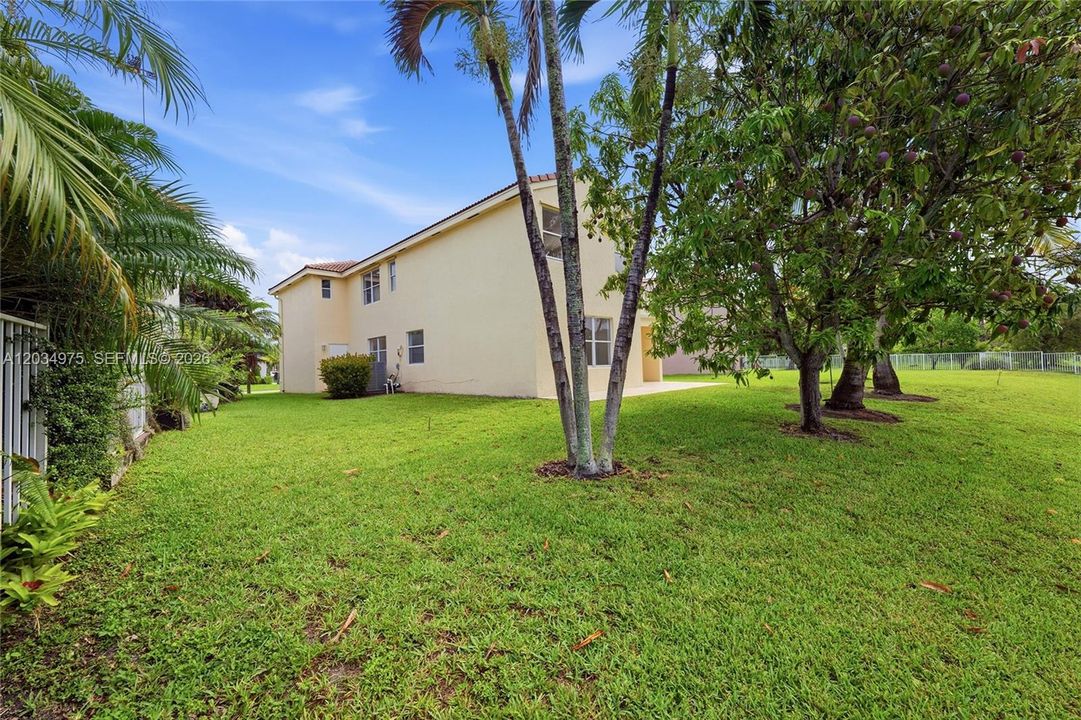 En Venta: $795,000 (4 camas, 2 baños, 2347 Pies cuadrados)