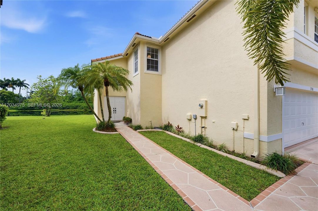 En Venta: $795,000 (4 camas, 2 baños, 2347 Pies cuadrados)