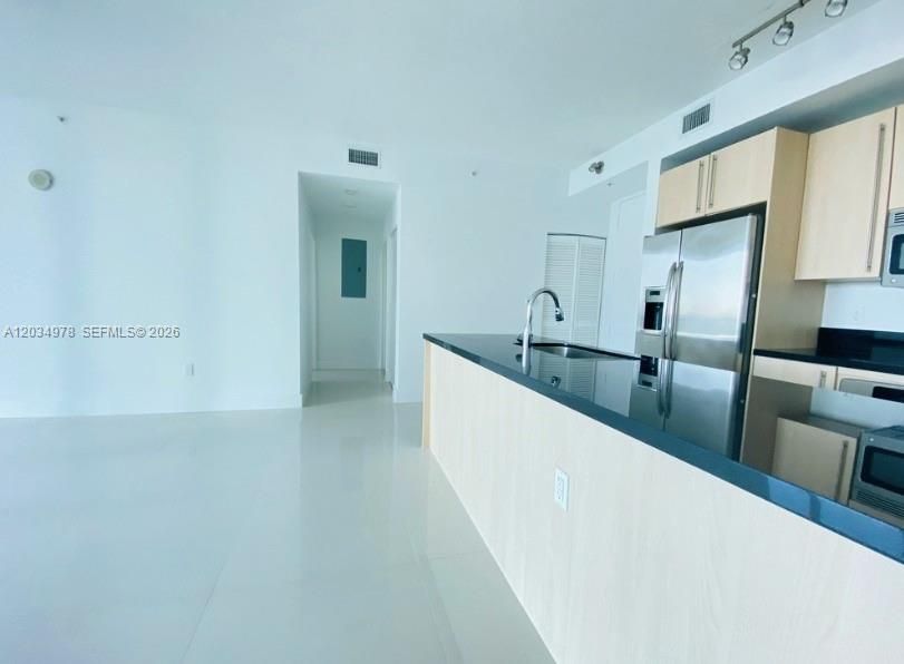 В аренду: $4,000 (2 спален, 2 ванн, 1013 Квадратных фут)