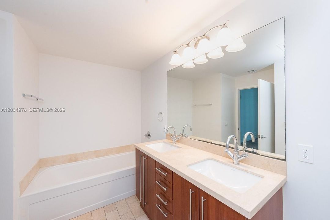 В аренду: $4,000 (2 спален, 2 ванн, 1013 Квадратных фут)