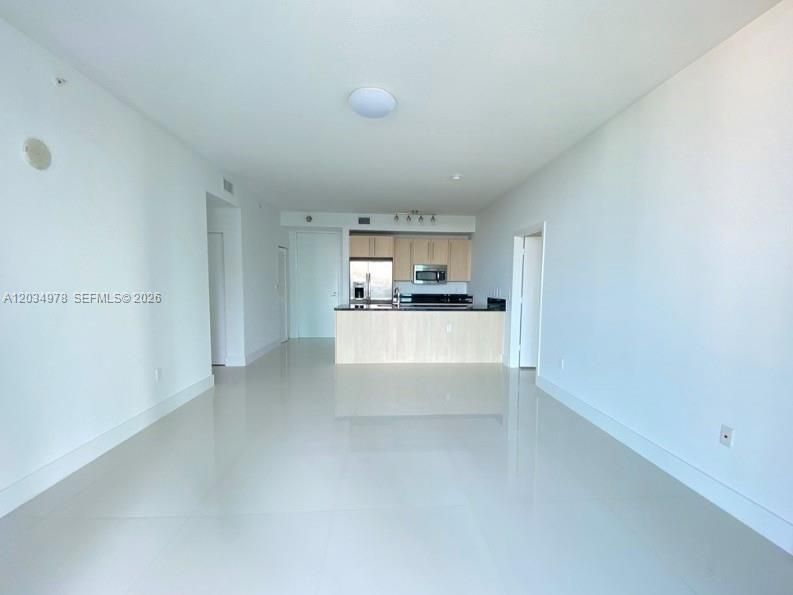 В аренду: $4,000 (2 спален, 2 ванн, 1013 Квадратных фут)