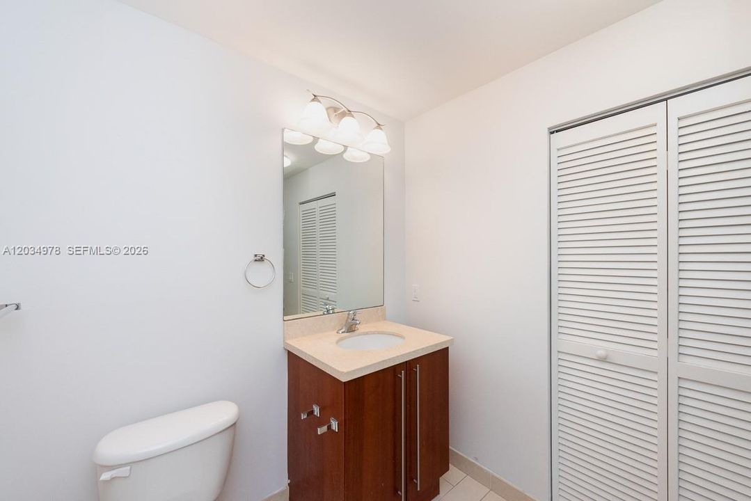 В аренду: $4,000 (2 спален, 2 ванн, 1013 Квадратных фут)