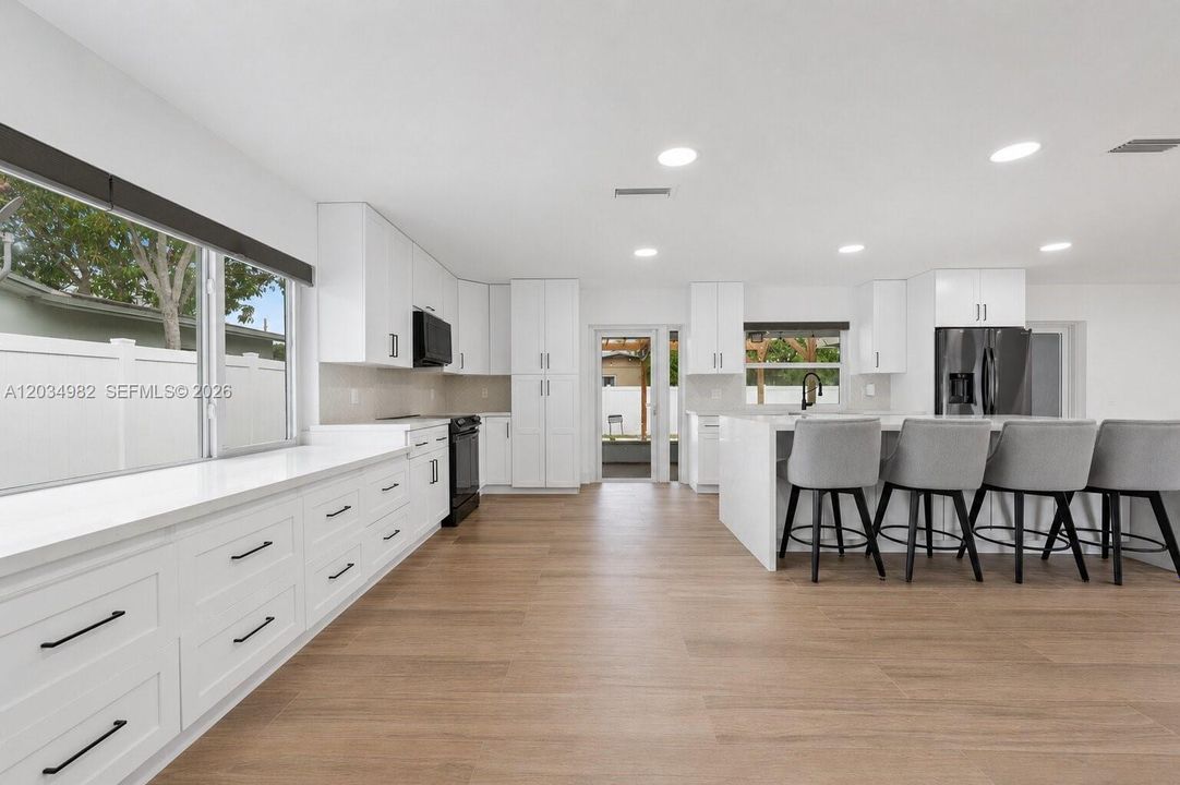 For Rent: $3,950 (3 beds, 2 baths, 1626 Square Feet)