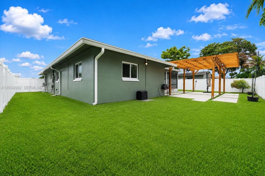 For Rent: $3,950 (3 beds, 2 baths, 1626 Square Feet)