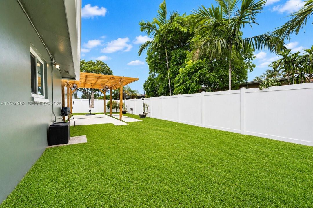 For Rent: $3,950 (3 beds, 2 baths, 1626 Square Feet)