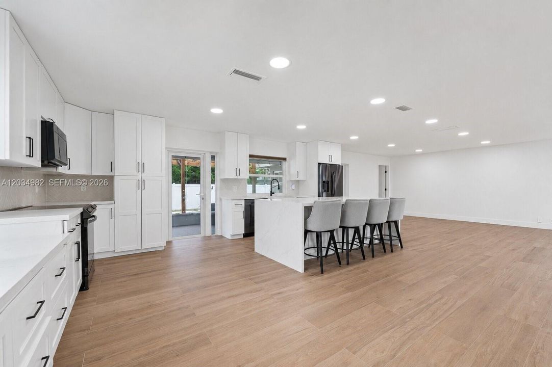 For Rent: $3,950 (3 beds, 2 baths, 1626 Square Feet)