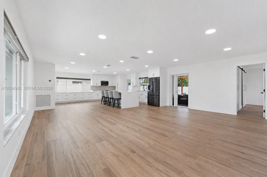 For Rent: $3,950 (3 beds, 2 baths, 1626 Square Feet)