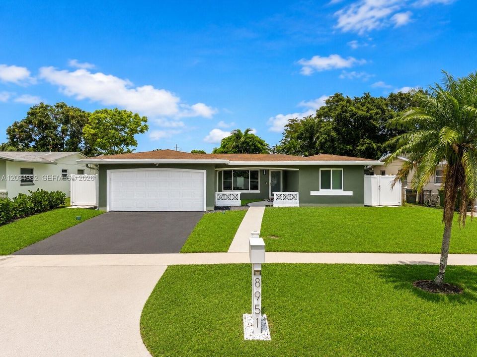 For Rent: $3,950 (3 beds, 2 baths, 1626 Square Feet)