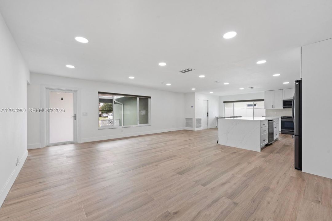 For Rent: $3,950 (3 beds, 2 baths, 1626 Square Feet)