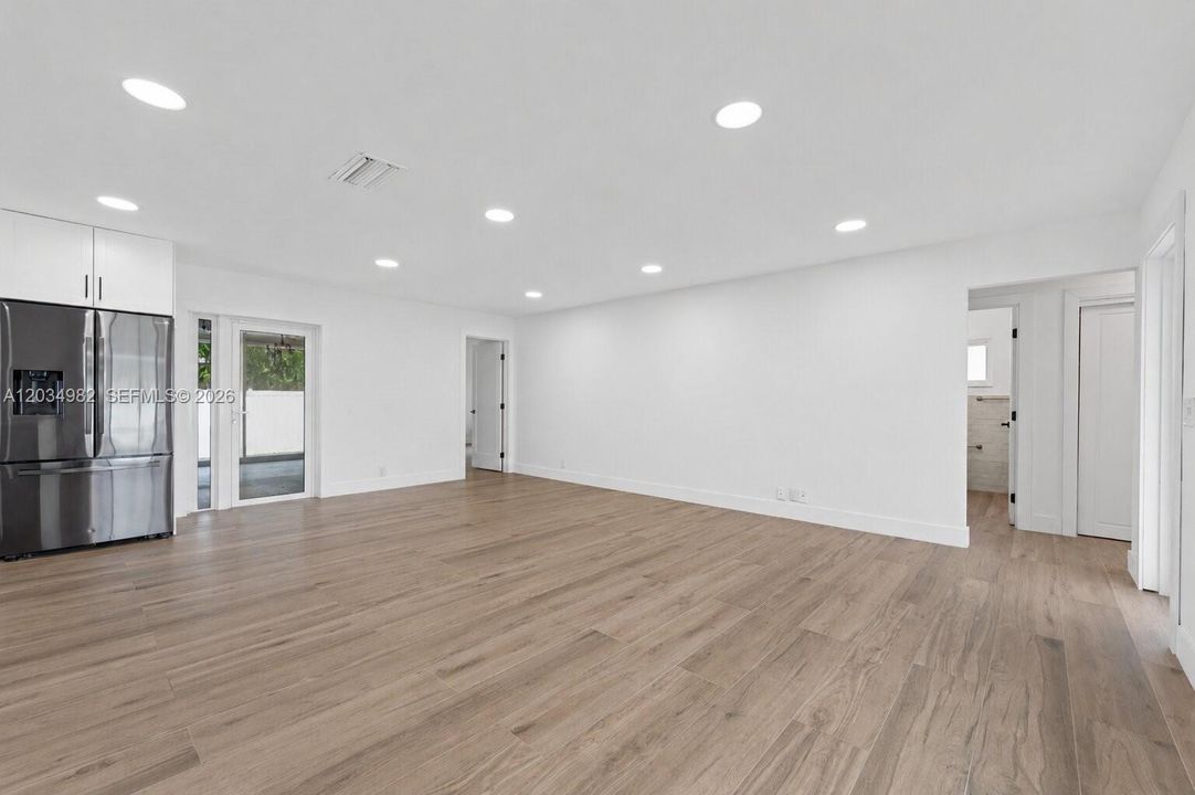 For Rent: $3,950 (3 beds, 2 baths, 1626 Square Feet)