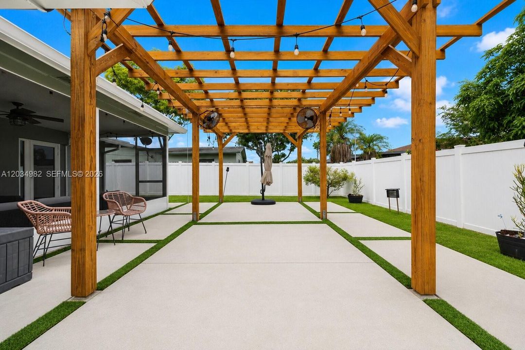 For Rent: $3,950 (3 beds, 2 baths, 1626 Square Feet)