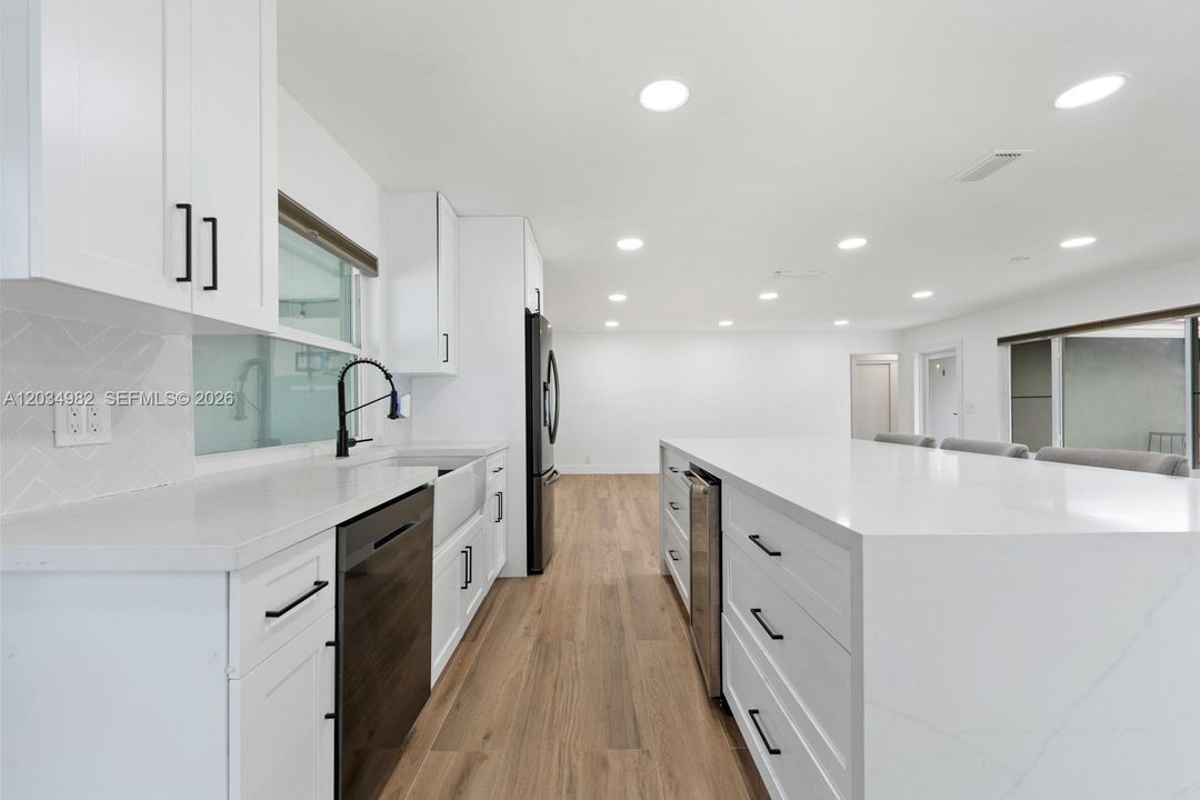 For Rent: $3,950 (3 beds, 2 baths, 1626 Square Feet)