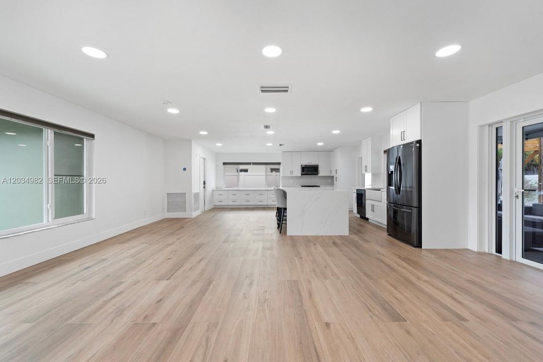 For Rent: $3,950 (3 beds, 2 baths, 1626 Square Feet)