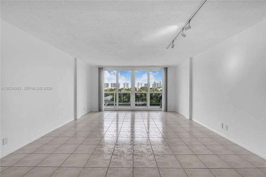 For Sale: $429,000 (1 beds, 1 baths, 1080 Square Feet)