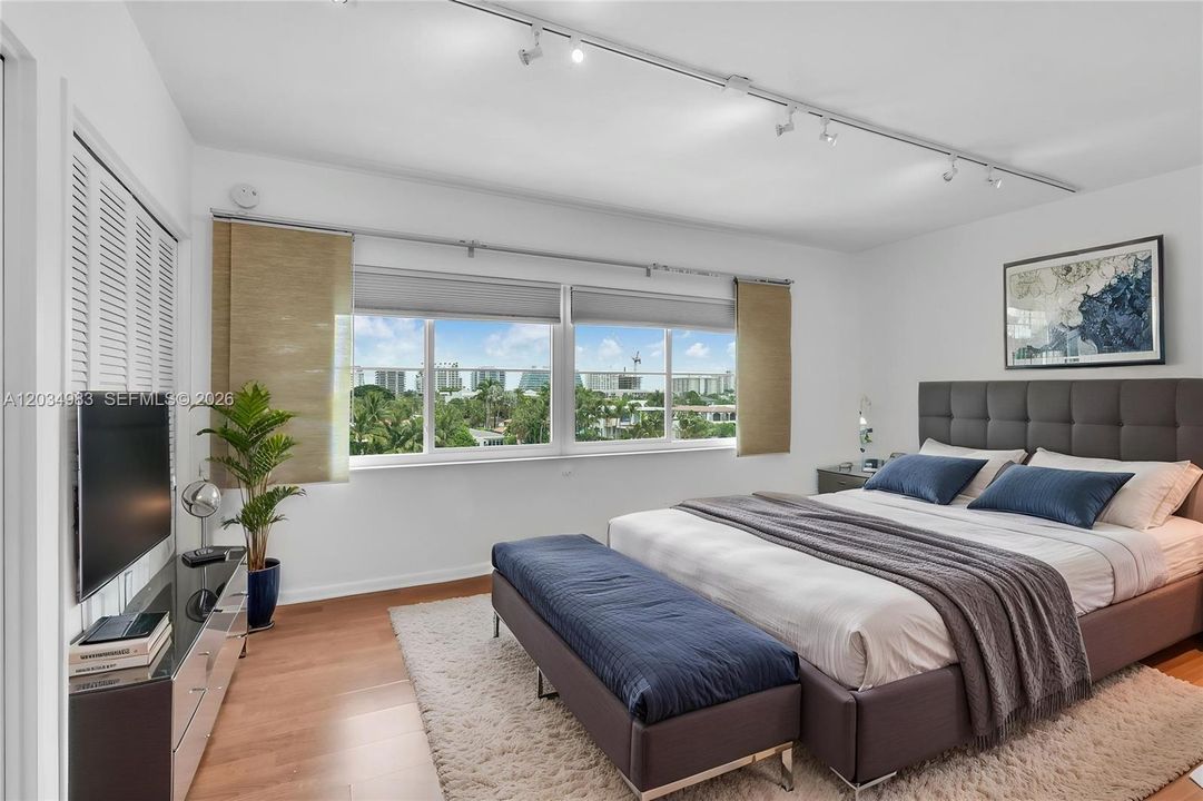 For Sale: $429,000 (1 beds, 1 baths, 1080 Square Feet)