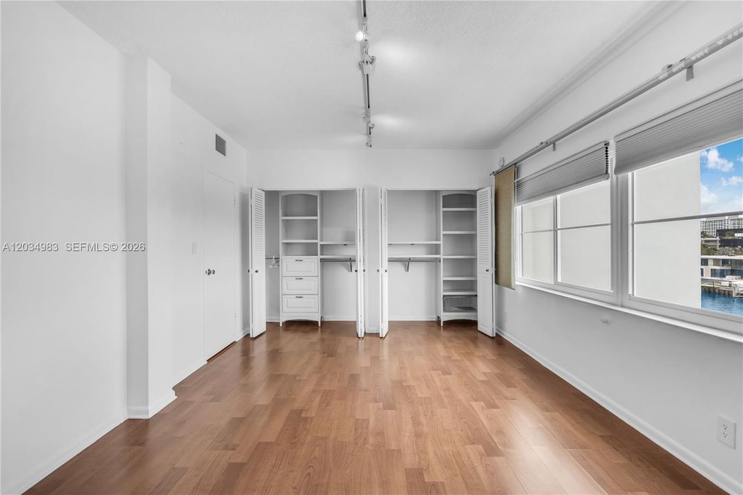 For Sale: $429,000 (1 beds, 1 baths, 1080 Square Feet)