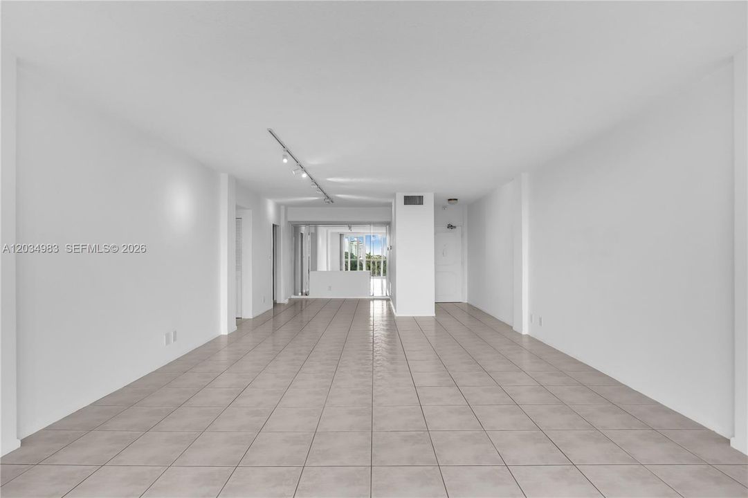 For Sale: $429,000 (1 beds, 1 baths, 1080 Square Feet)