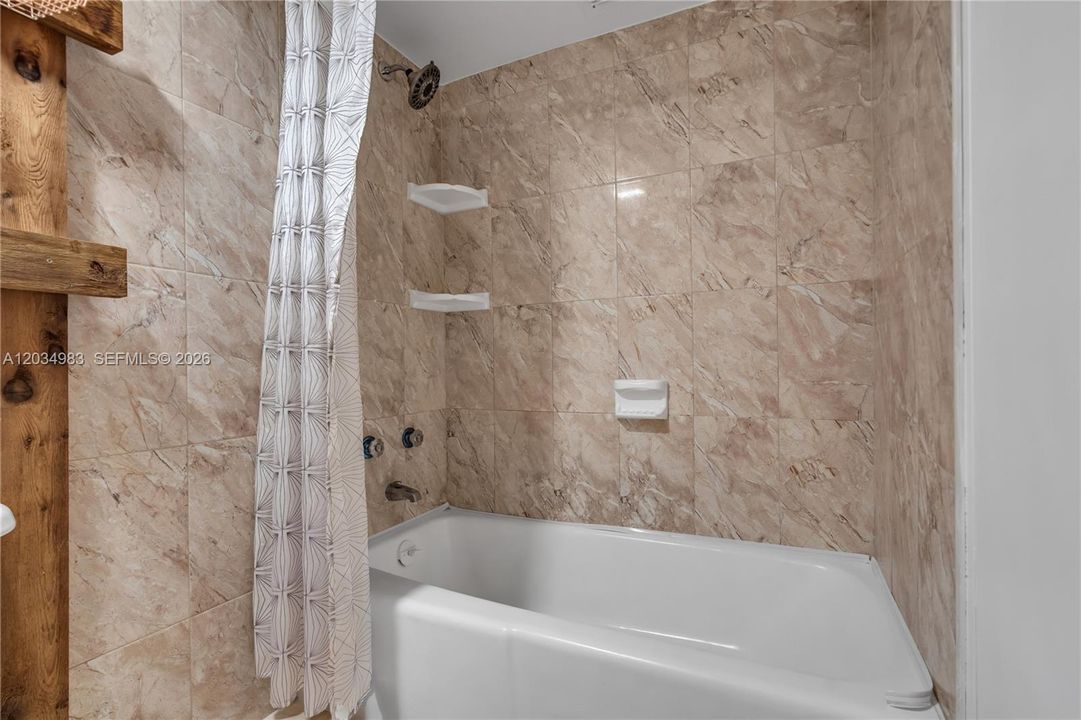 For Sale: $429,000 (1 beds, 1 baths, 1080 Square Feet)