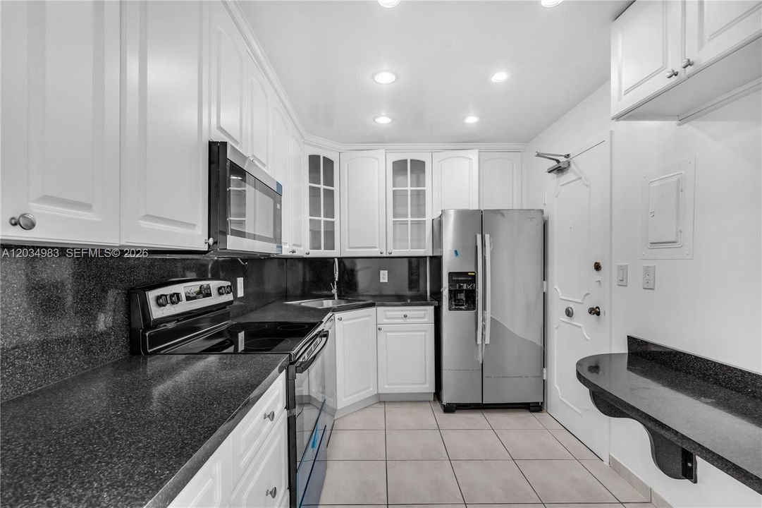 For Sale: $429,000 (1 beds, 1 baths, 1080 Square Feet)