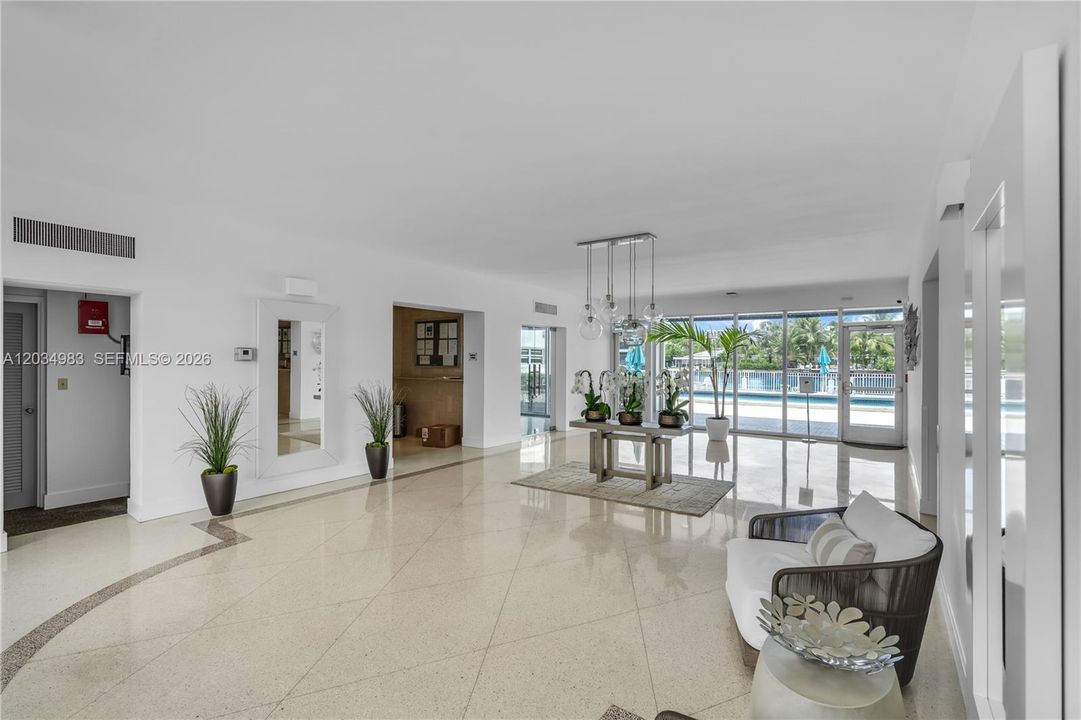 For Sale: $429,000 (1 beds, 1 baths, 1080 Square Feet)