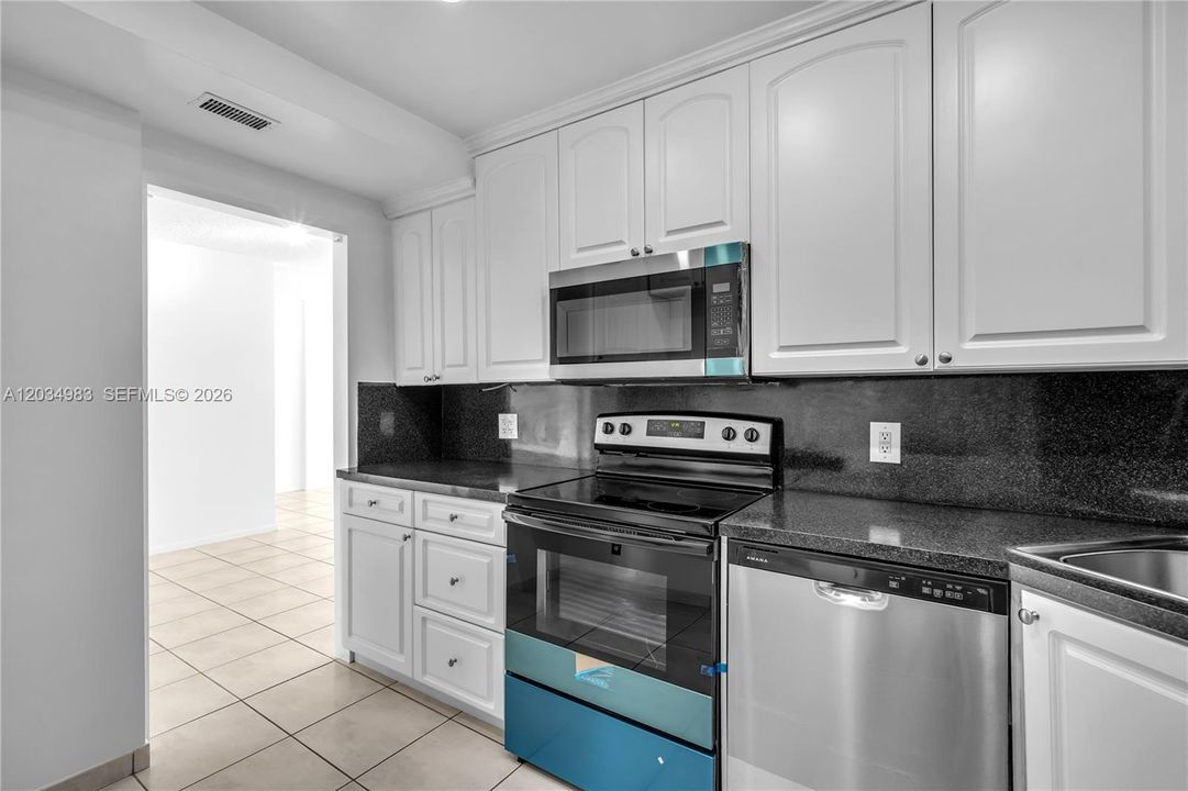For Sale: $429,000 (1 beds, 1 baths, 1080 Square Feet)