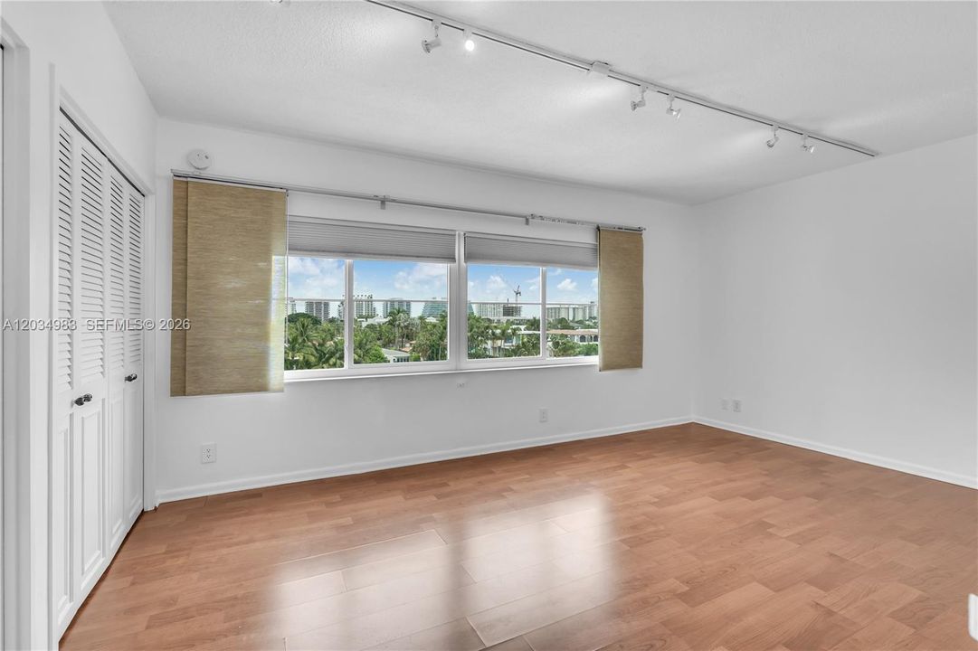 For Sale: $429,000 (1 beds, 1 baths, 1080 Square Feet)