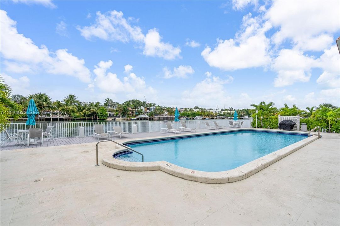 For Sale: $429,000 (1 beds, 1 baths, 1080 Square Feet)