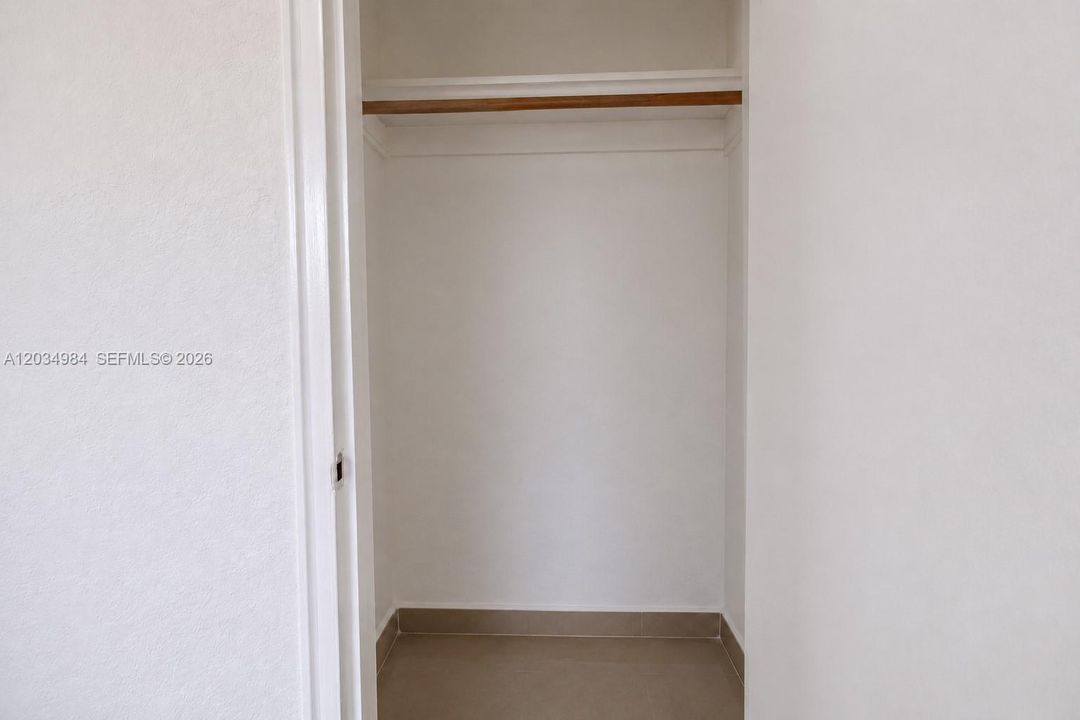 For Sale: $199,000 (1 beds, 1 baths, 580 Square Feet)