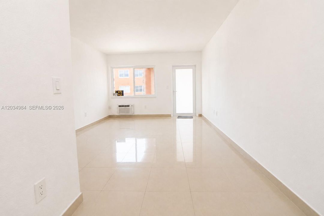 For Sale: $199,000 (1 beds, 1 baths, 580 Square Feet)