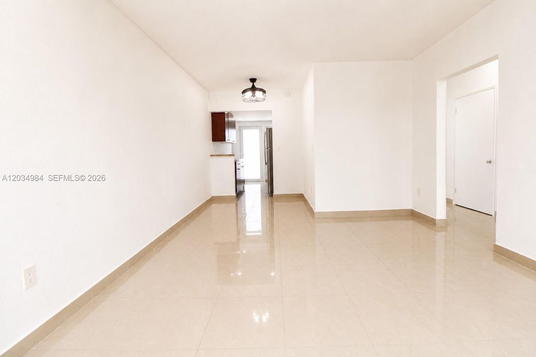 For Sale: $199,000 (1 beds, 1 baths, 580 Square Feet)