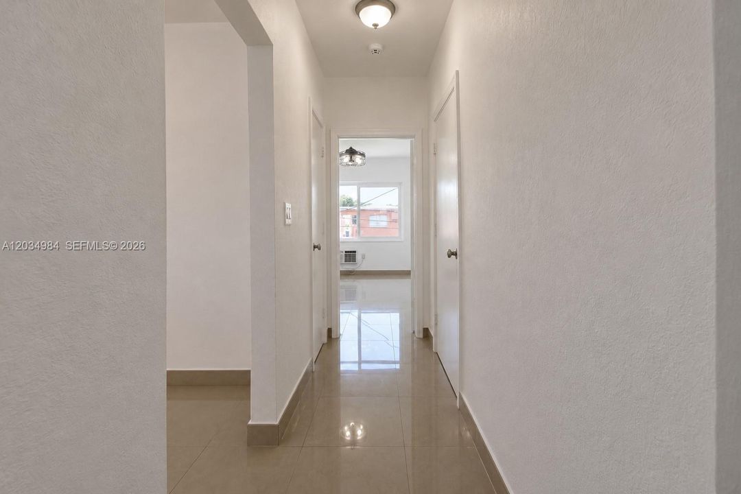 For Sale: $199,000 (1 beds, 1 baths, 580 Square Feet)
