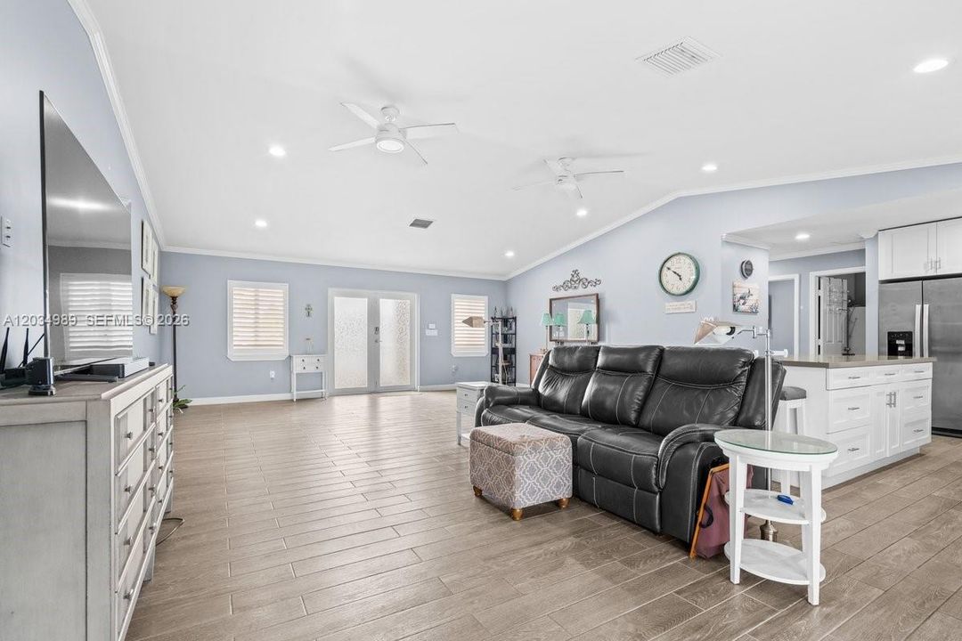 For Sale: $849,999 (5 beds, 3 baths, 2136 Square Feet)