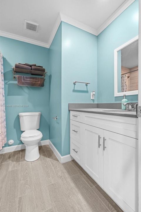 For Sale: $849,999 (5 beds, 3 baths, 2136 Square Feet)