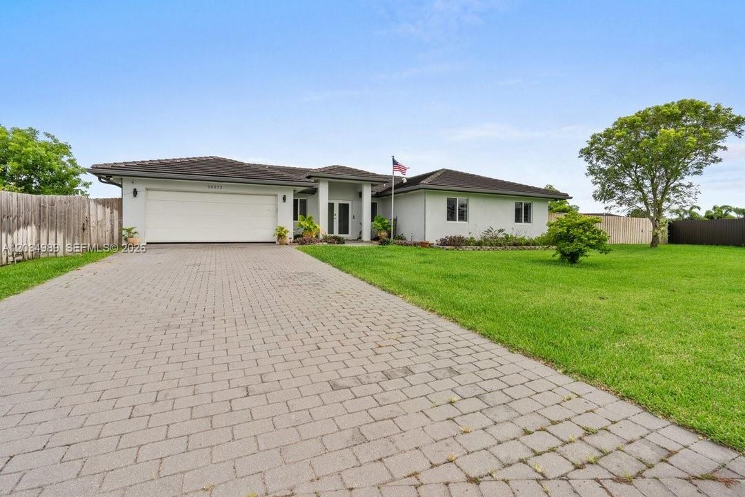 For Sale: $849,999 (5 beds, 3 baths, 2136 Square Feet)