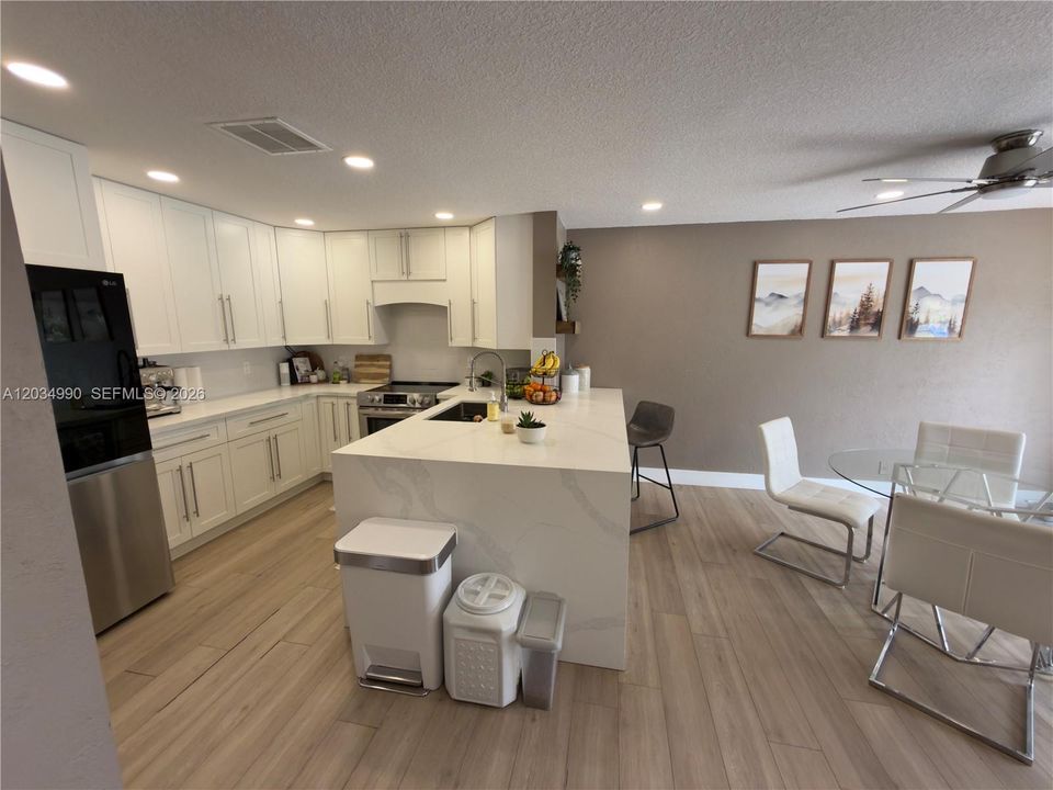 En Venta: $700,000 (3 camas, 2 baños, 1851 Pies cuadrados)
