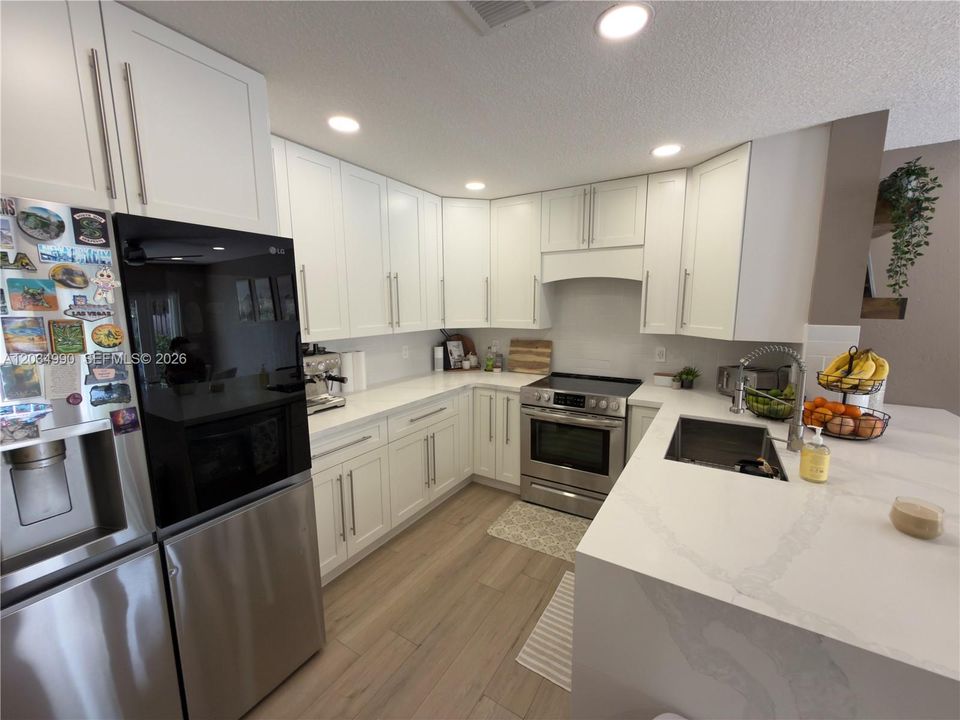 En Venta: $700,000 (3 camas, 2 baños, 1851 Pies cuadrados)