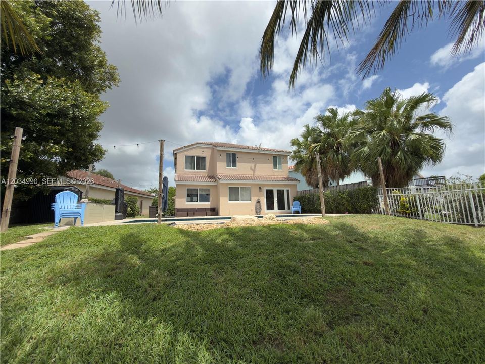 En Venta: $700,000 (3 camas, 2 baños, 1851 Pies cuadrados)