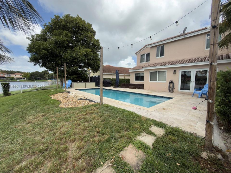 En Venta: $700,000 (3 camas, 2 baños, 1851 Pies cuadrados)
