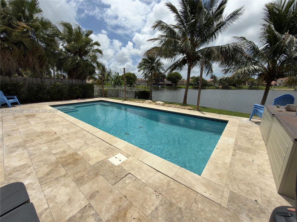 En Venta: $700,000 (3 camas, 2 baños, 1851 Pies cuadrados)