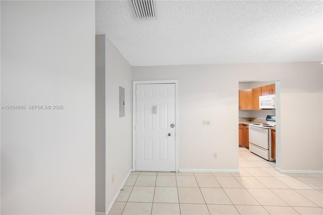 В аренду: $1,975 (2 спален, 1 ванн, 13003 Квадратных фут)