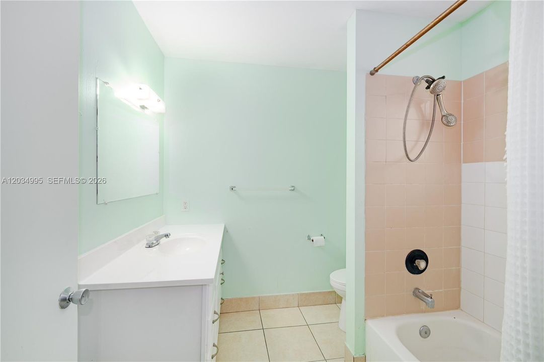 В аренду: $1,975 (2 спален, 1 ванн, 13003 Квадратных фут)