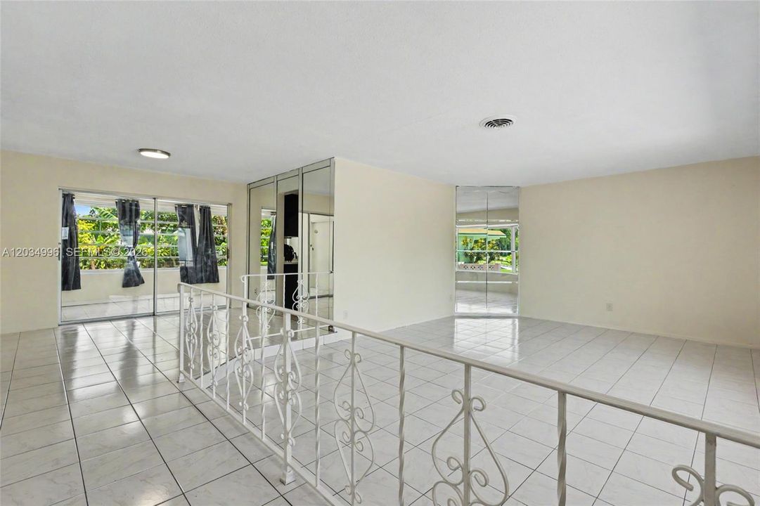En Venta: $335,000 (2 camas, 2 baños, 1843 Pies cuadrados)