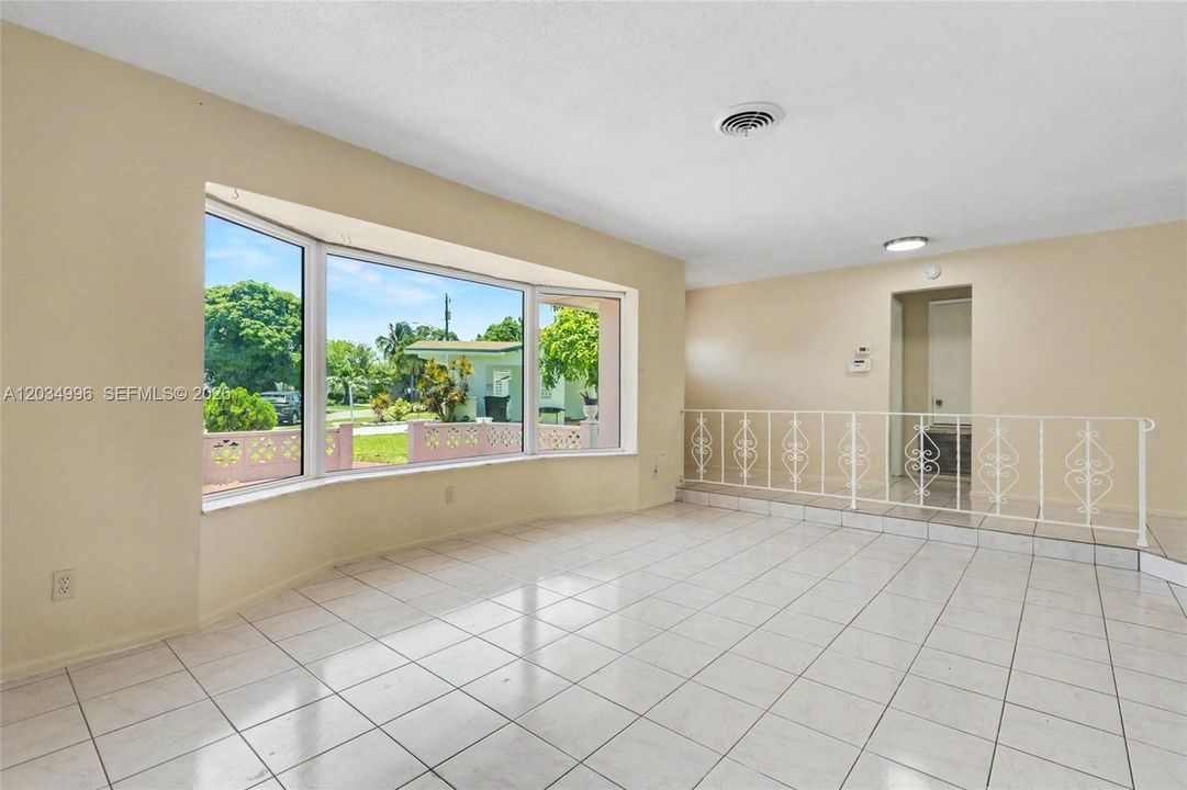 En Venta: $335,000 (2 camas, 2 baños, 1843 Pies cuadrados)