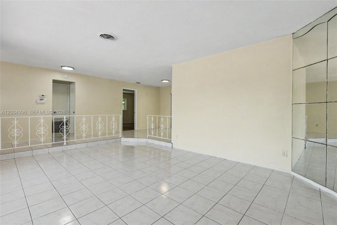 En Venta: $335,000 (2 camas, 2 baños, 1843 Pies cuadrados)