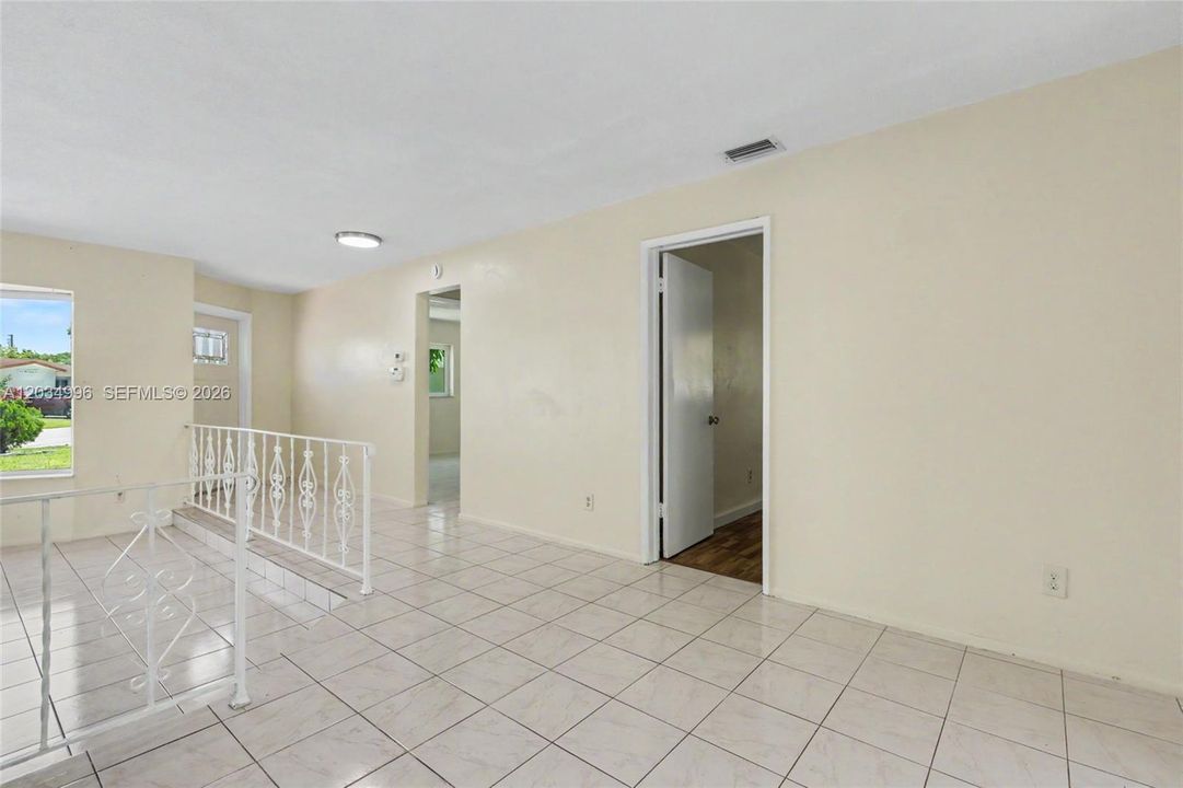 En Venta: $335,000 (2 camas, 2 baños, 1843 Pies cuadrados)