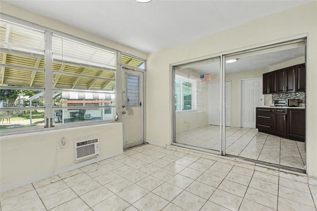 En Venta: $335,000 (2 camas, 2 baños, 1843 Pies cuadrados)