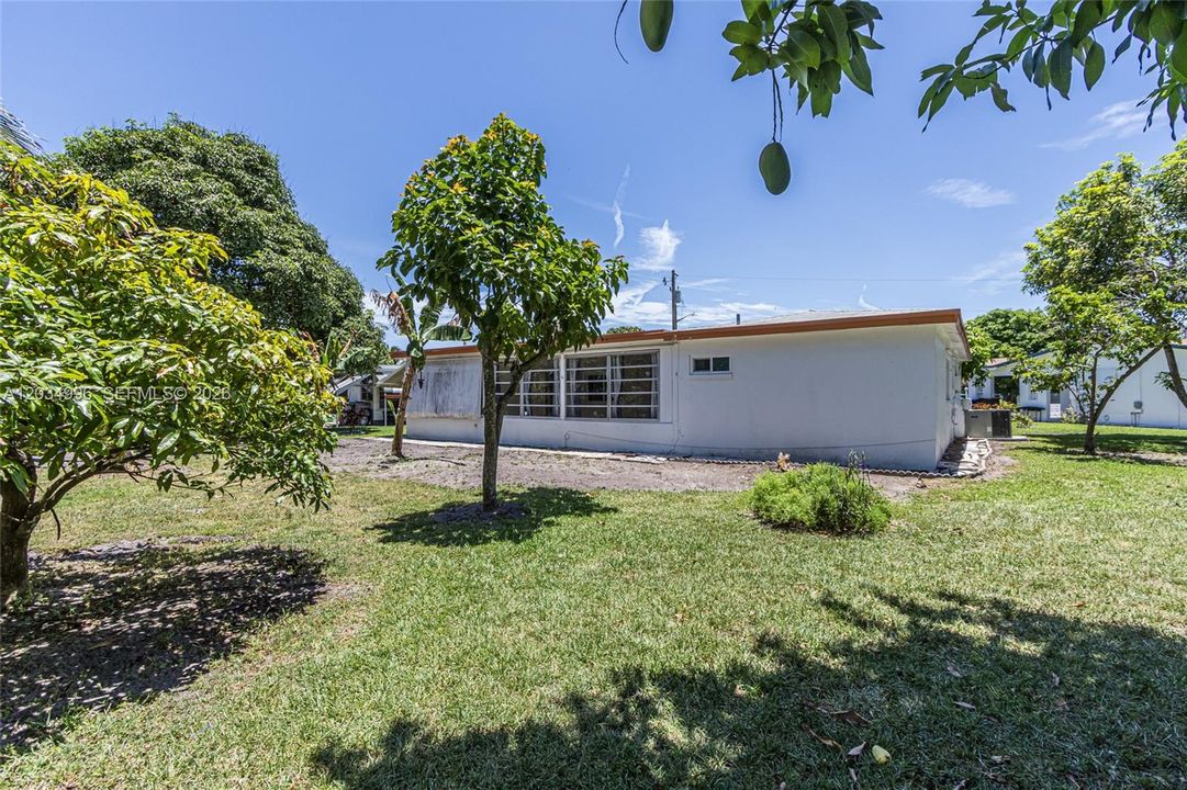 En Venta: $335,000 (2 camas, 2 baños, 1843 Pies cuadrados)