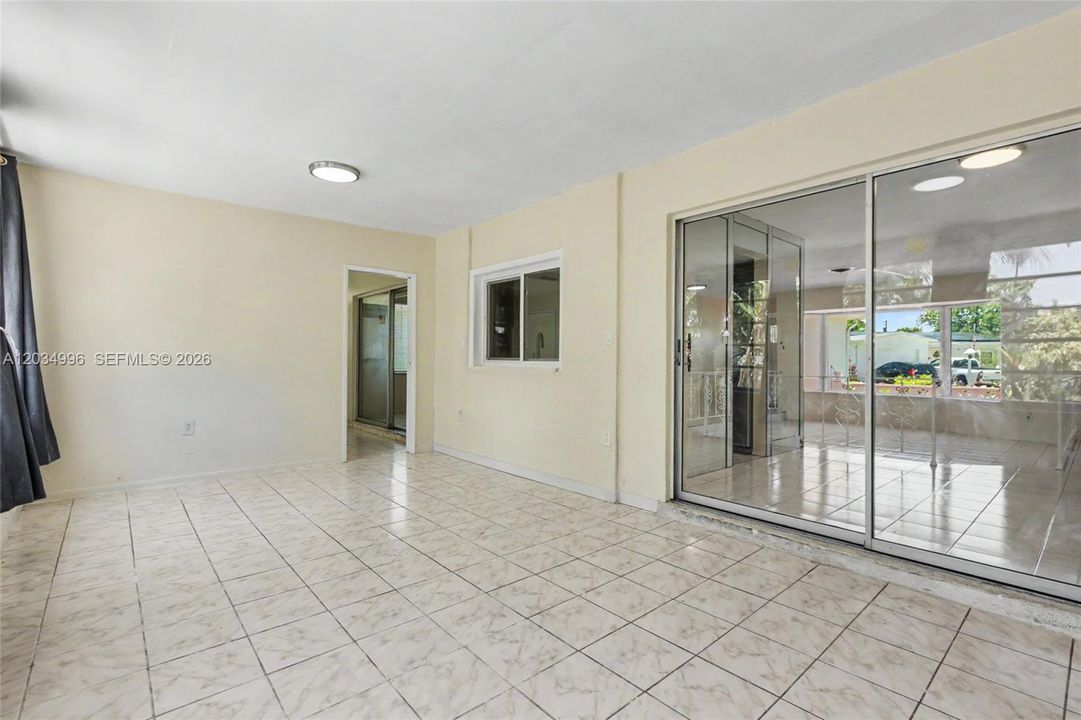 En Venta: $335,000 (2 camas, 2 baños, 1843 Pies cuadrados)