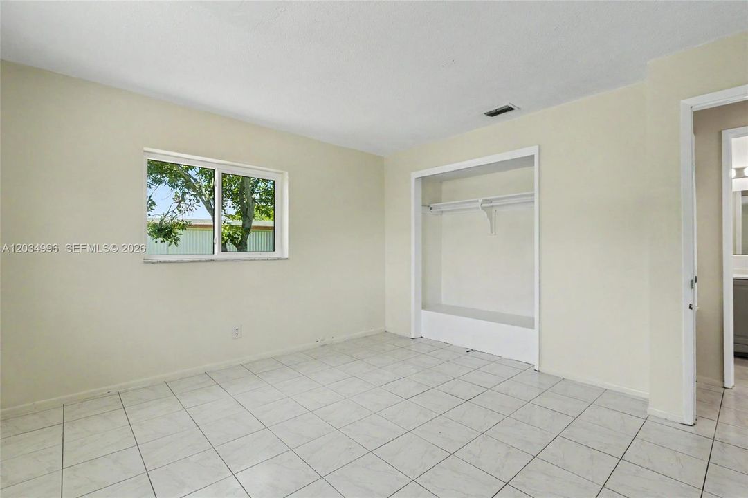En Venta: $335,000 (2 camas, 2 baños, 1843 Pies cuadrados)